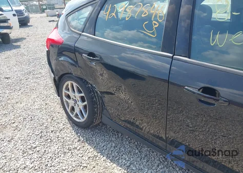 2015 Ford Focus Se z USA, uszkodzony, nr VIN 1FADP3K21FL234206